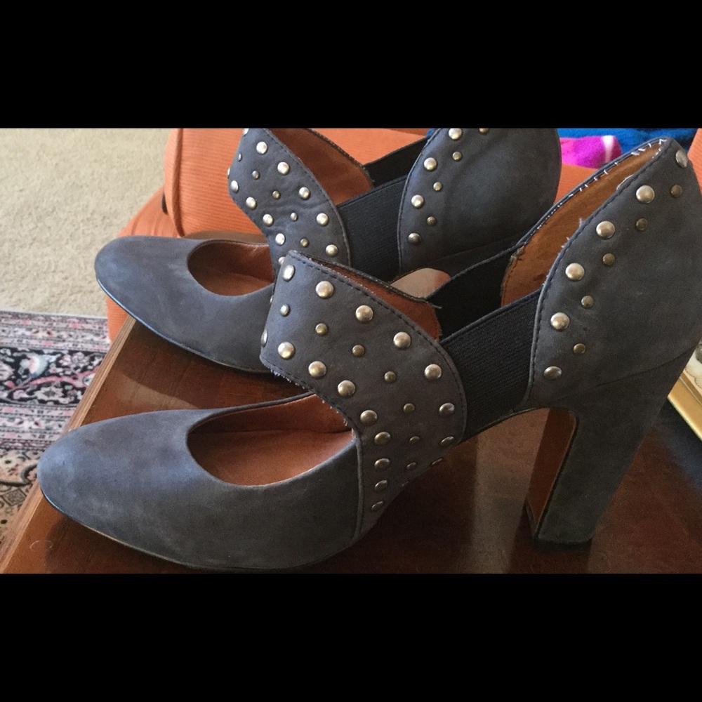 No. 704 b. High Heel Shoes